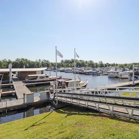 House Boat Vrijthof 보트호텔 마스트리흐트
