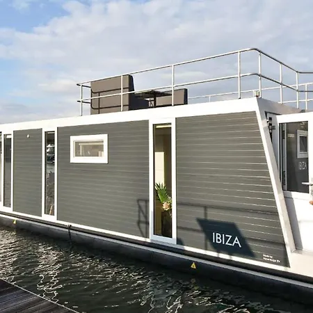 House Boat Vrijthof 보트호텔 4*