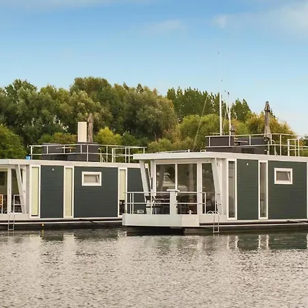 House Boat Vrijthof 4*