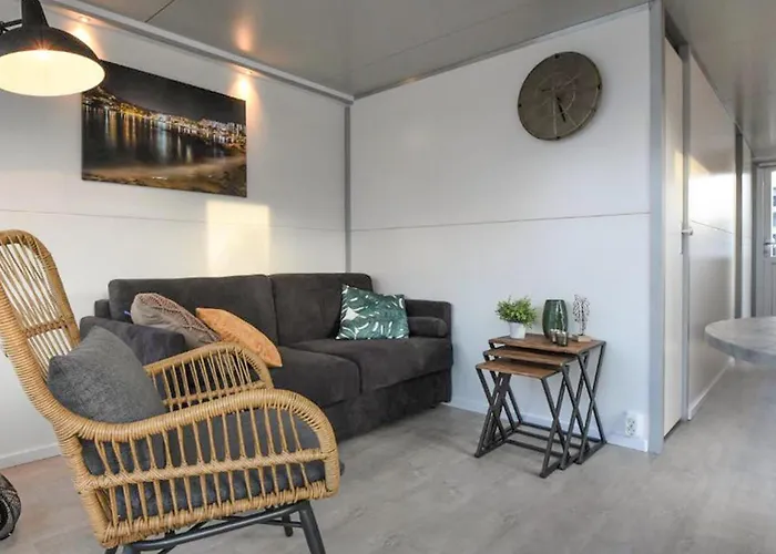 House Boat Vrijthof 4*