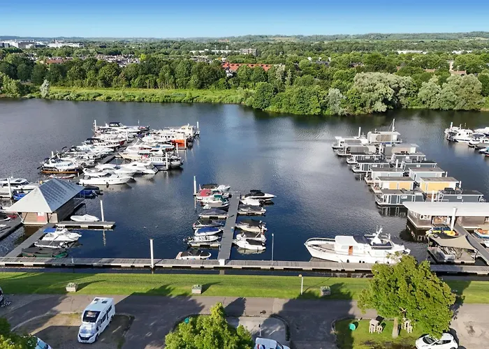 House Boat Vrijthof 4* Maastricht