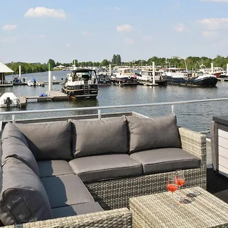 House Boat Vrijthof 4*
