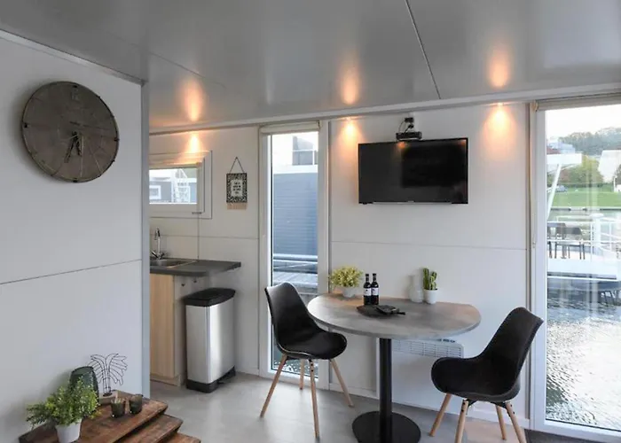 House Boat Vrijthof 4*