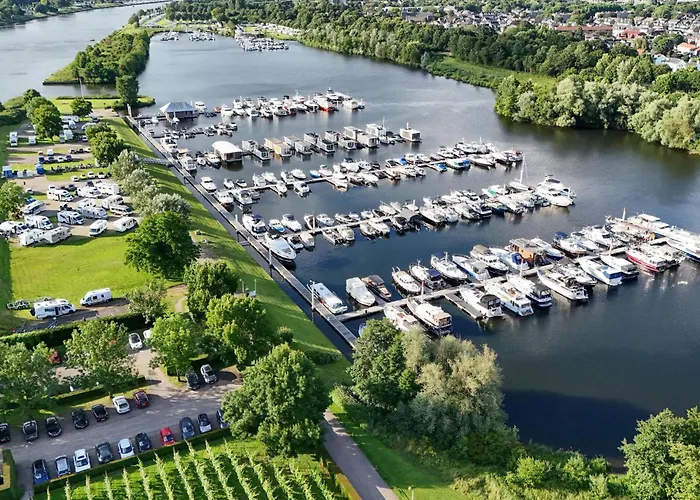 House Boat Vrijthof ספינת מלון 4*