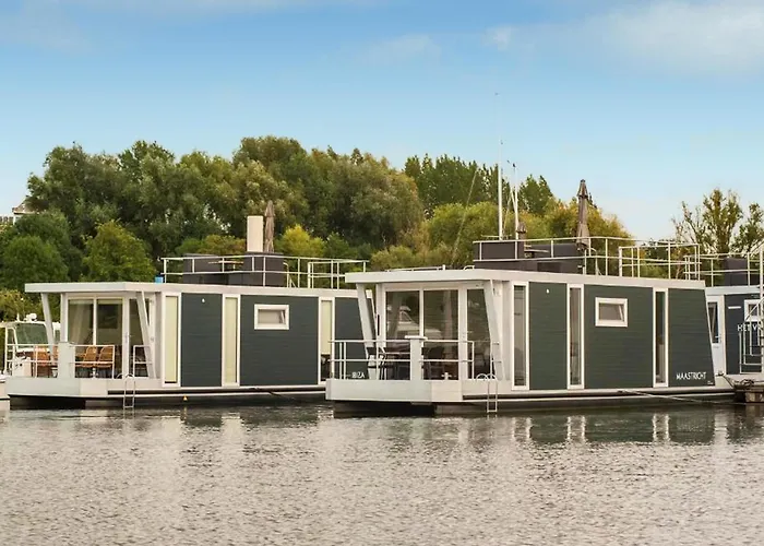 House Boat Vrijthof 4*