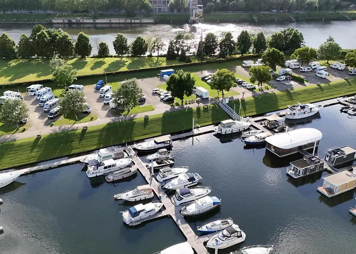 House Boat Vrijthof ספינת מלון